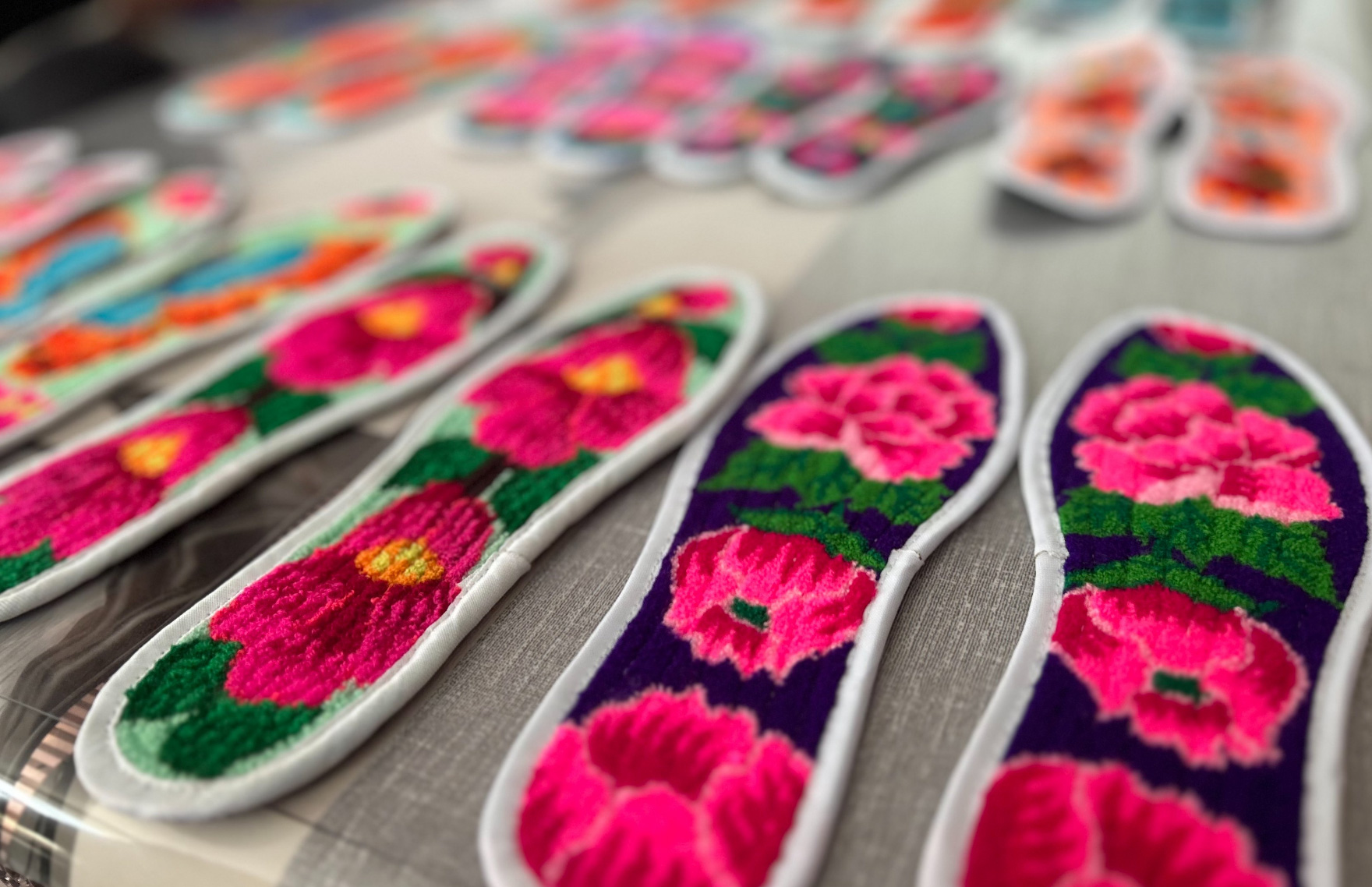 Qinghai embroidered insoles by Leng Fei 