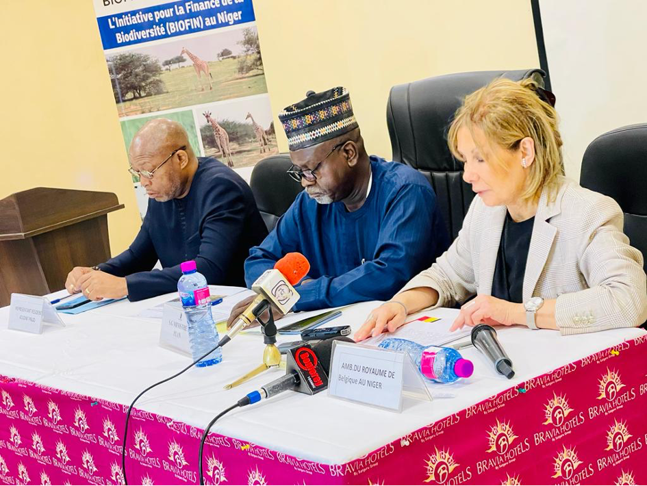 H.E. Ambassador of the Kingdom of Belgium, Mr. Deputy Resident Representative of UNDP and Mr. Secretary General of the Ministry of Planning, announce the launch of BIOFIN Niger, 22/03/2023, UNDP photo