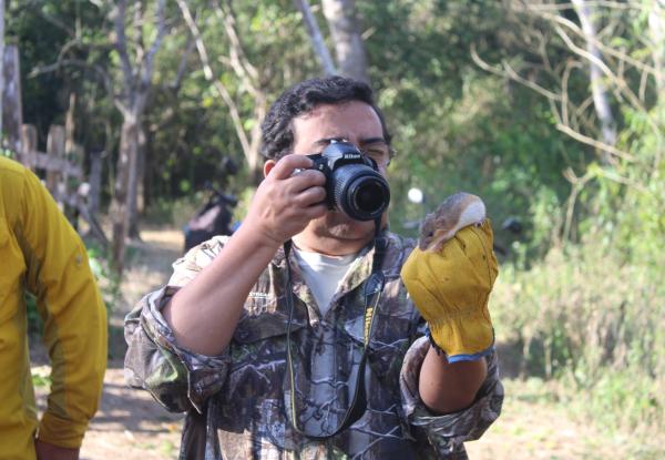 The trainer is providing a biodiversity monitoing workshop for a groupl of local people in Dziuché, Mexico